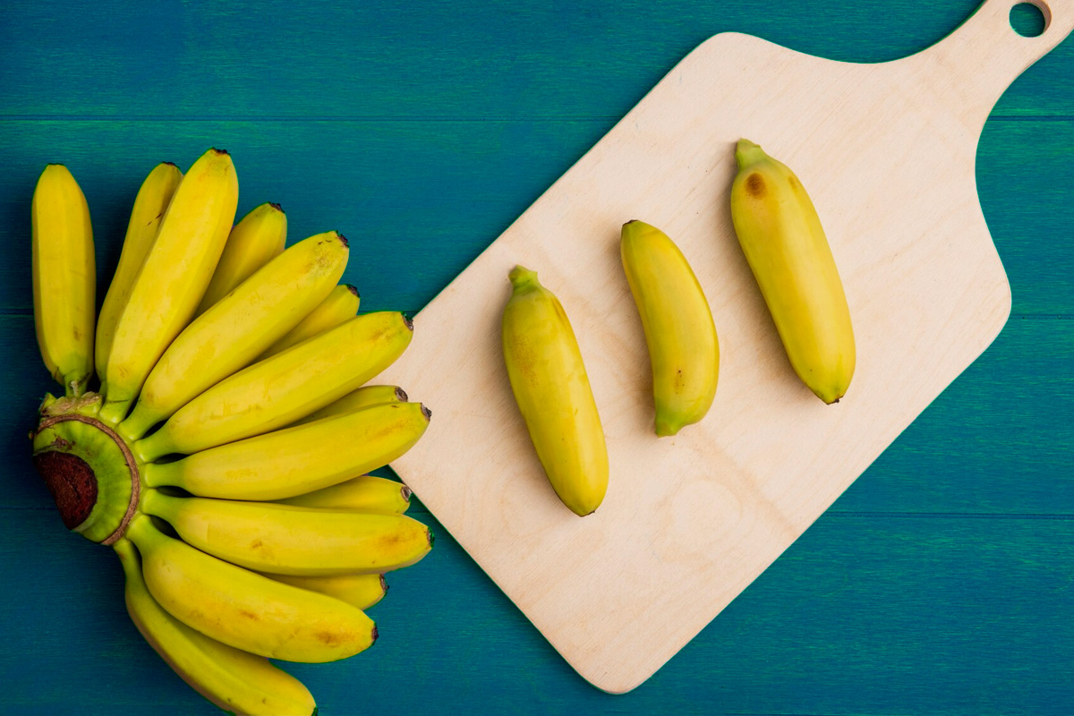 Kitchen table, bananas, peeled Banana
